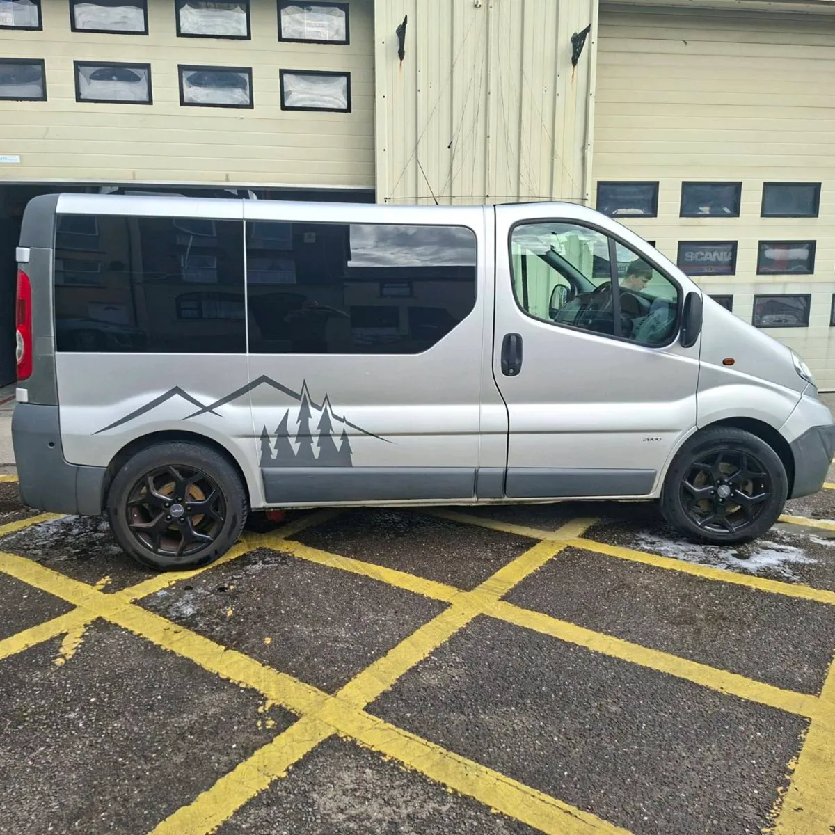 Van - Image 3