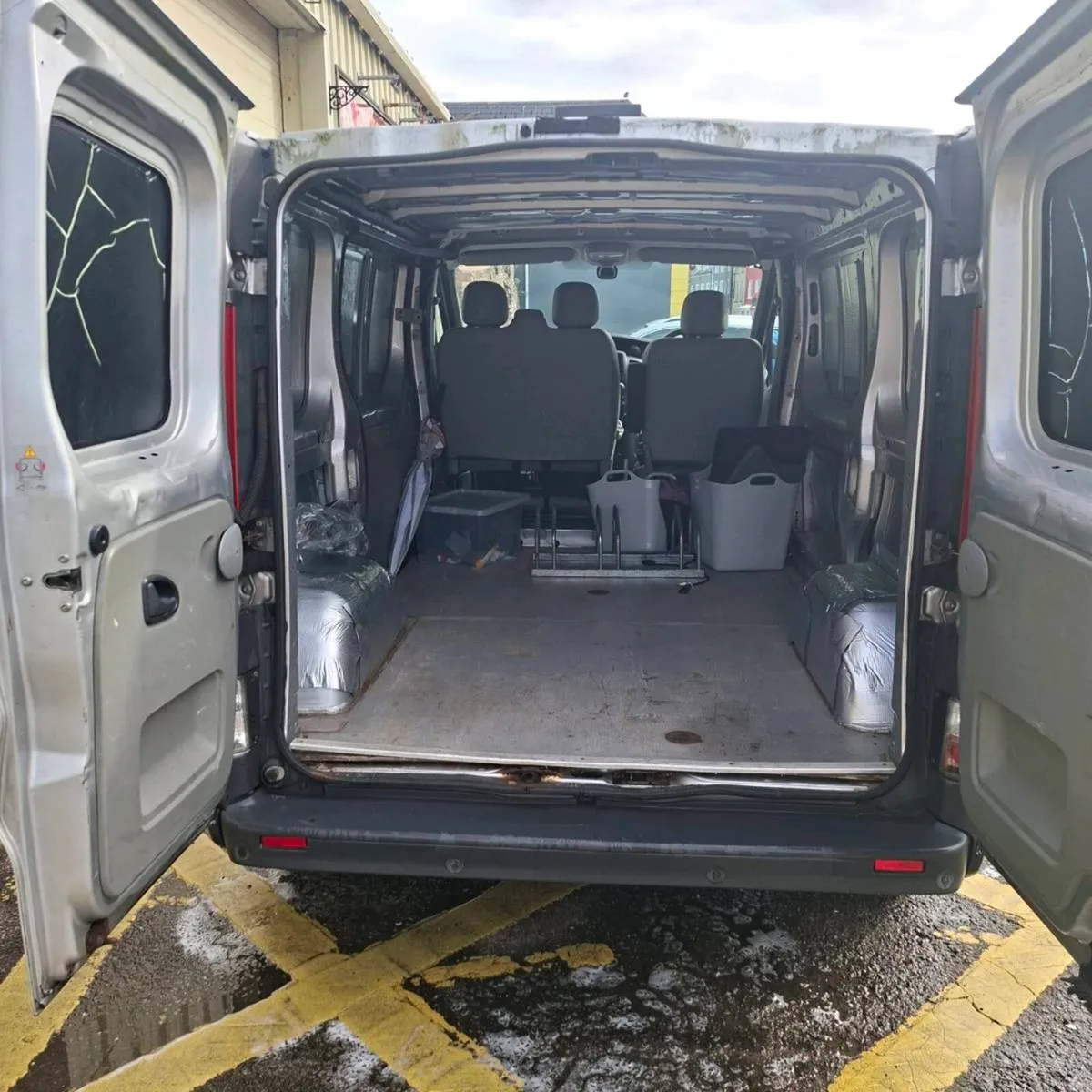 Van - Image 4