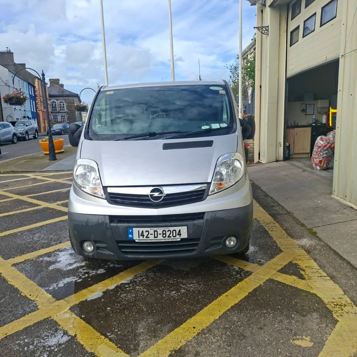 Van - Image 2