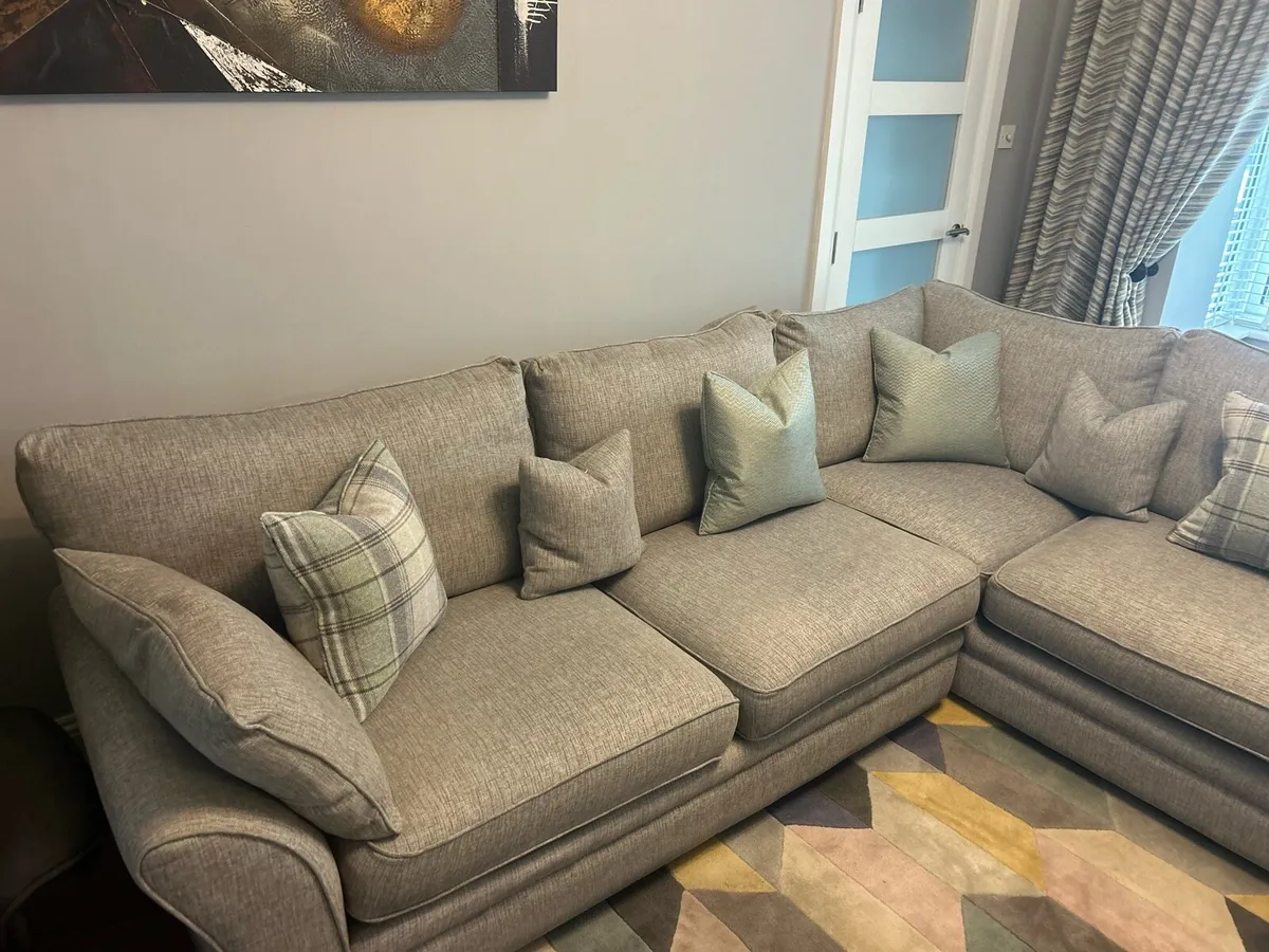 Corner sofa - Image 1