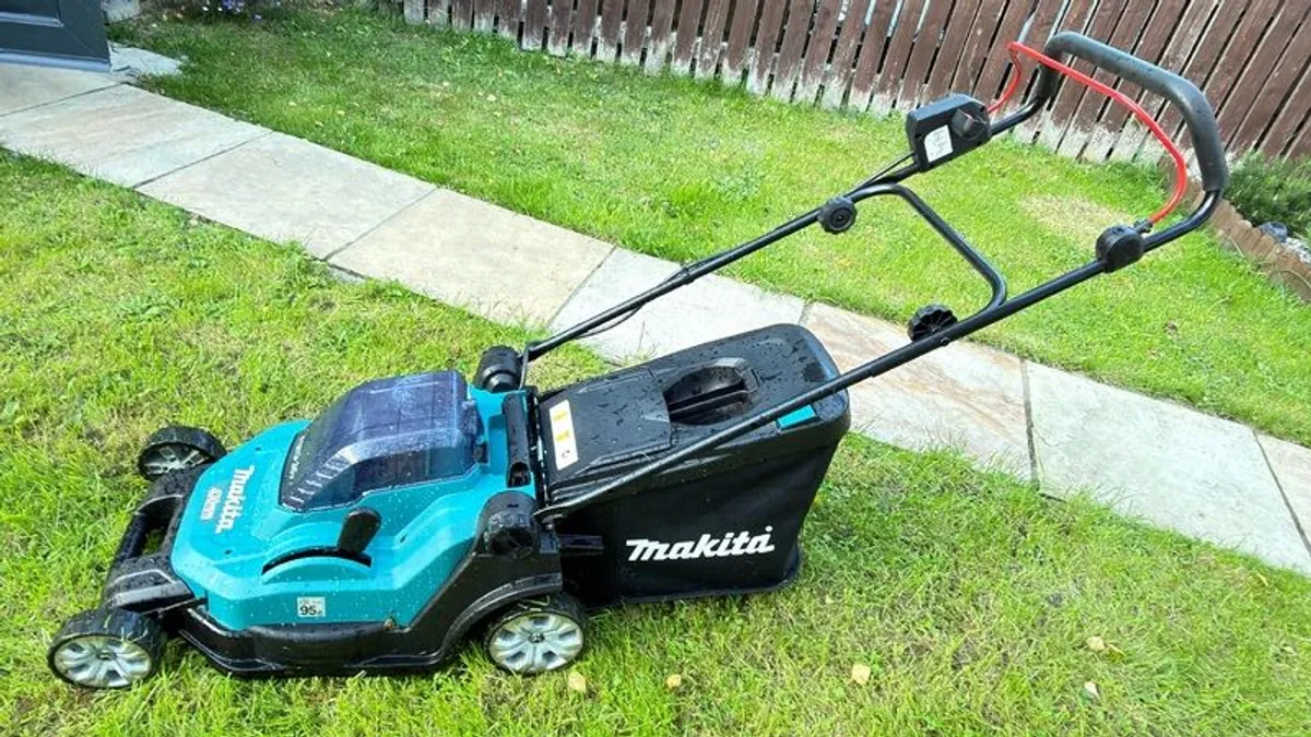 makita lawnmower - Image 1