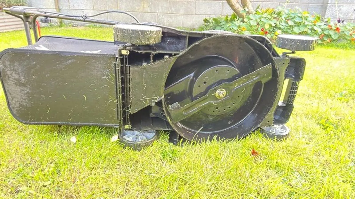 makita lawnmower - Image 4