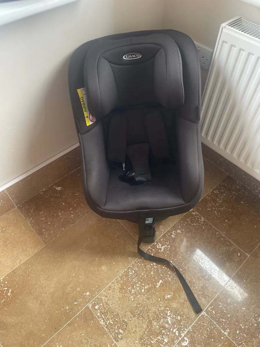 Graco turn2me car seat with new born insert