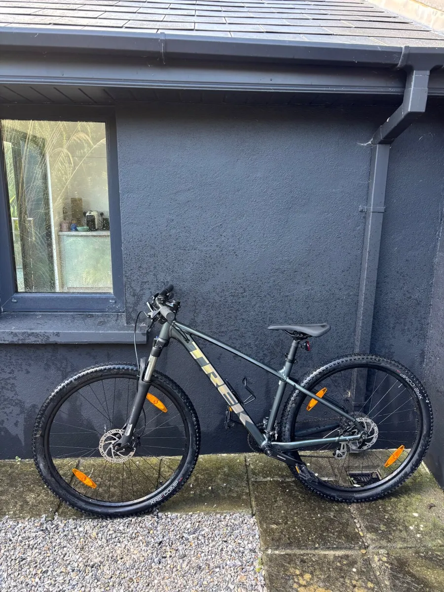 Trek marlin 5 - barely used - original receipt - Image 2