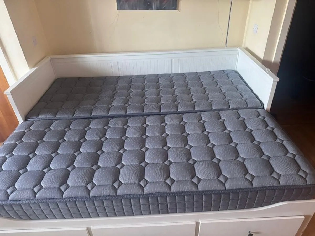 Small Single Mattresses Excellent Condition 80x200 - Image 2