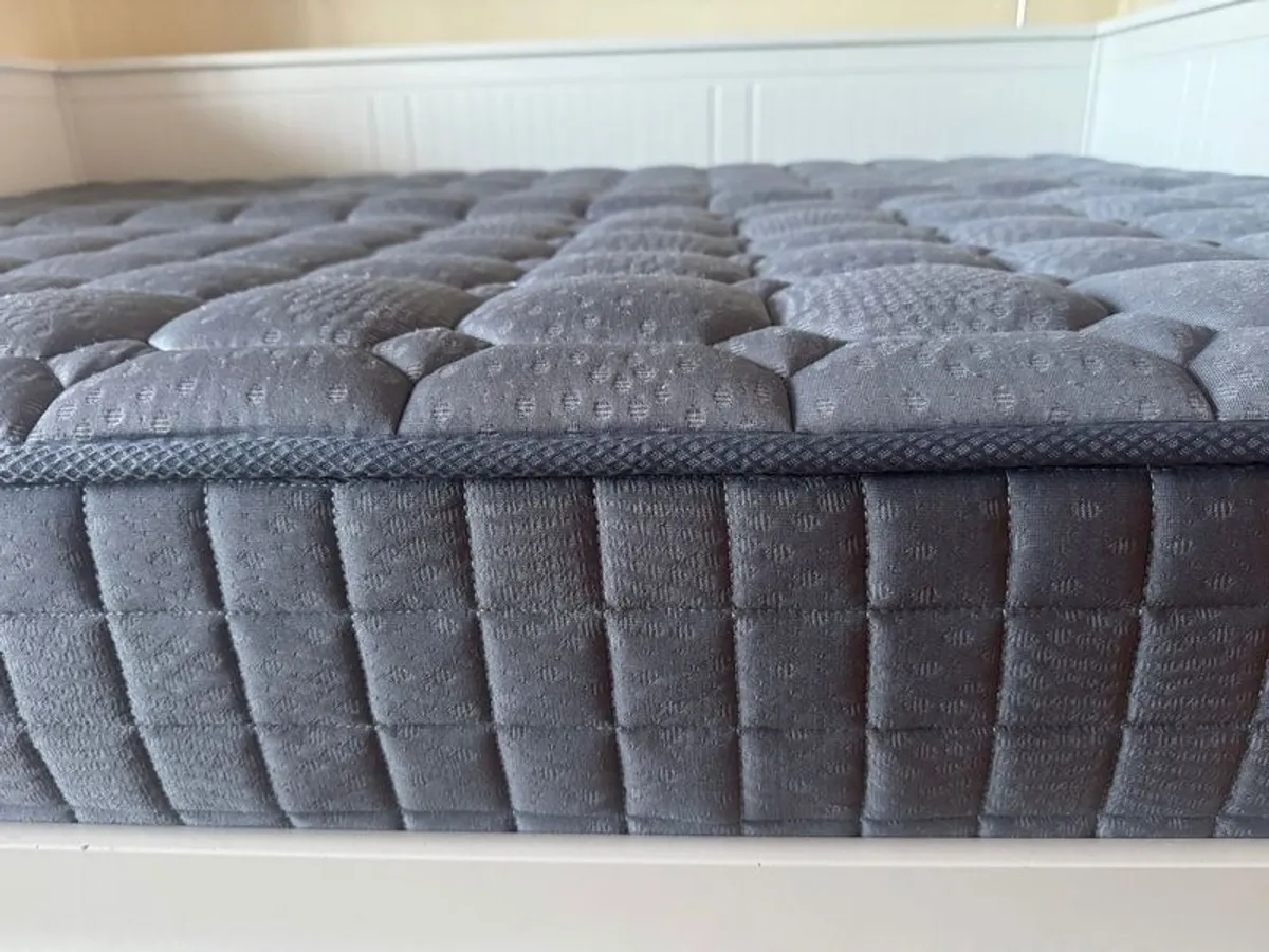 Small Single Mattresses Excellent Condition 80x200 - Image 3