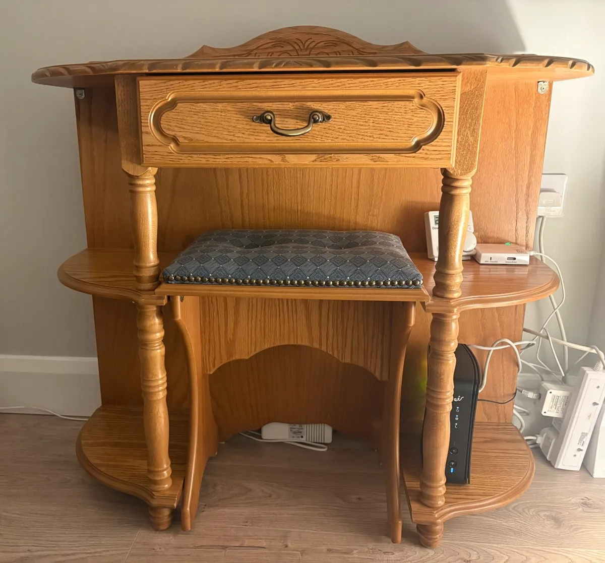 Hall table - free to collect - Image 2