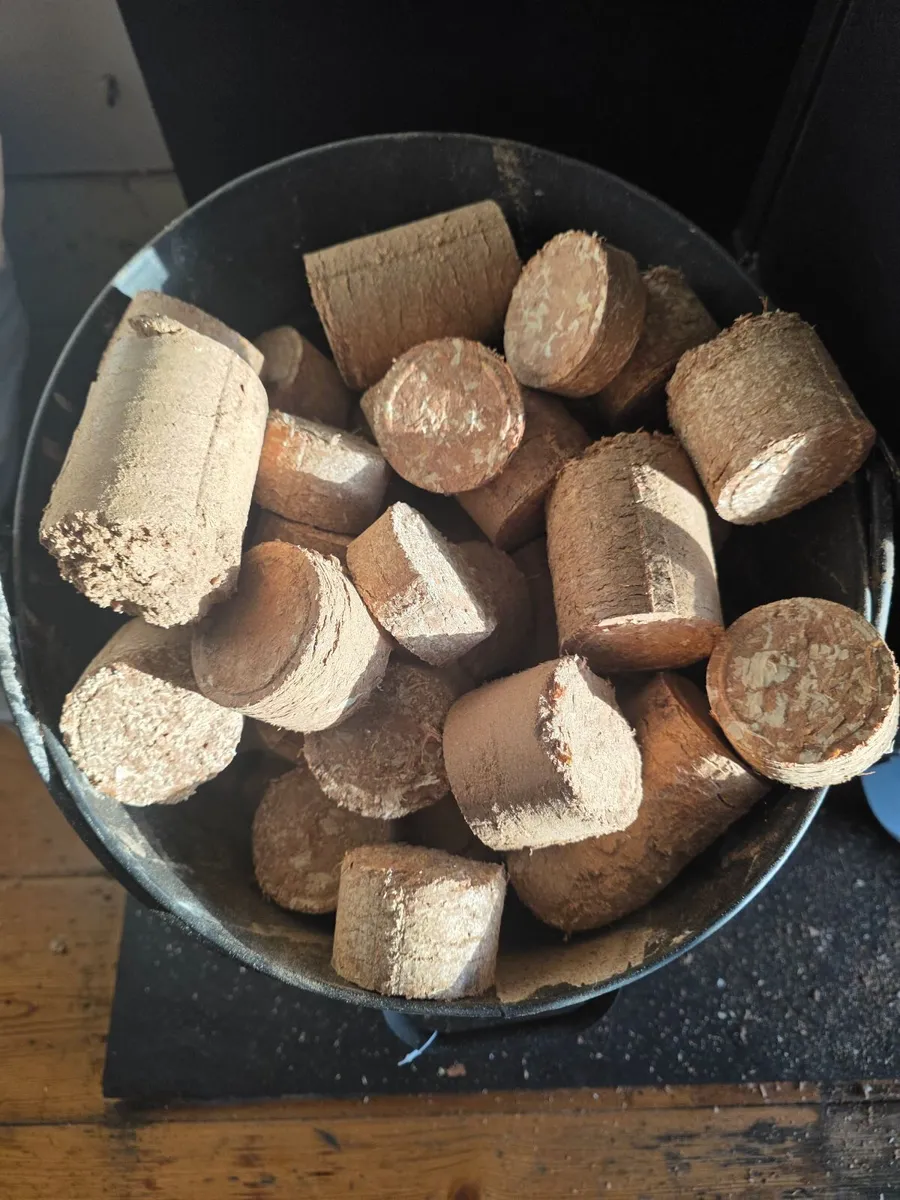 Sawdust briquettes / kindlen - Image 1
