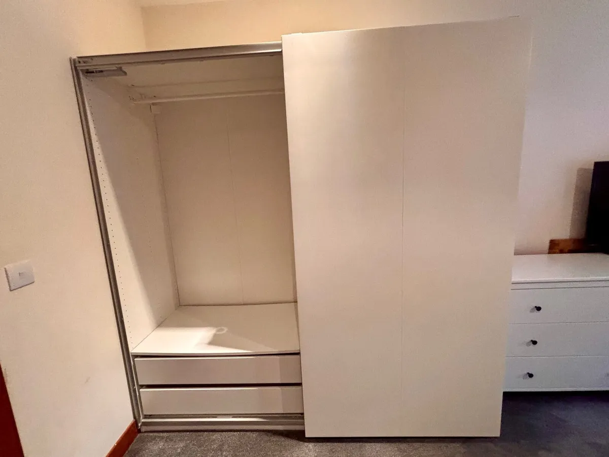 Wardrobe - Image 4