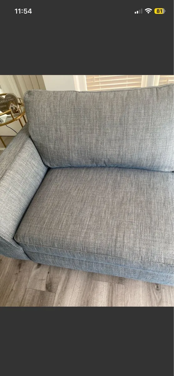 Large Luxurious 3/4 seater couch ON HOLD - Image 3