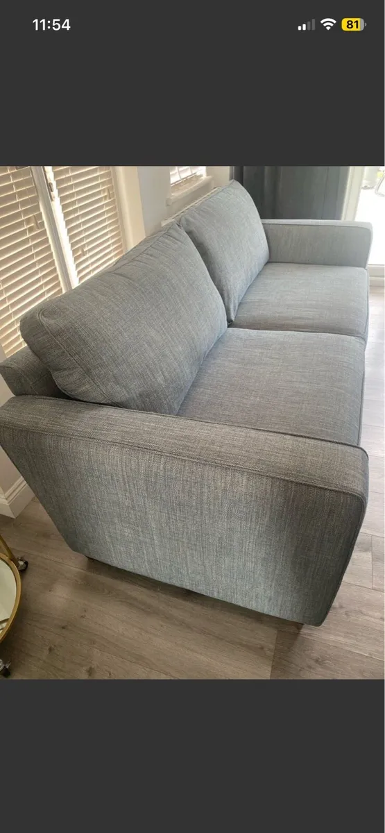 Large Luxurious 3/4 seater couch ON HOLD - Image 4