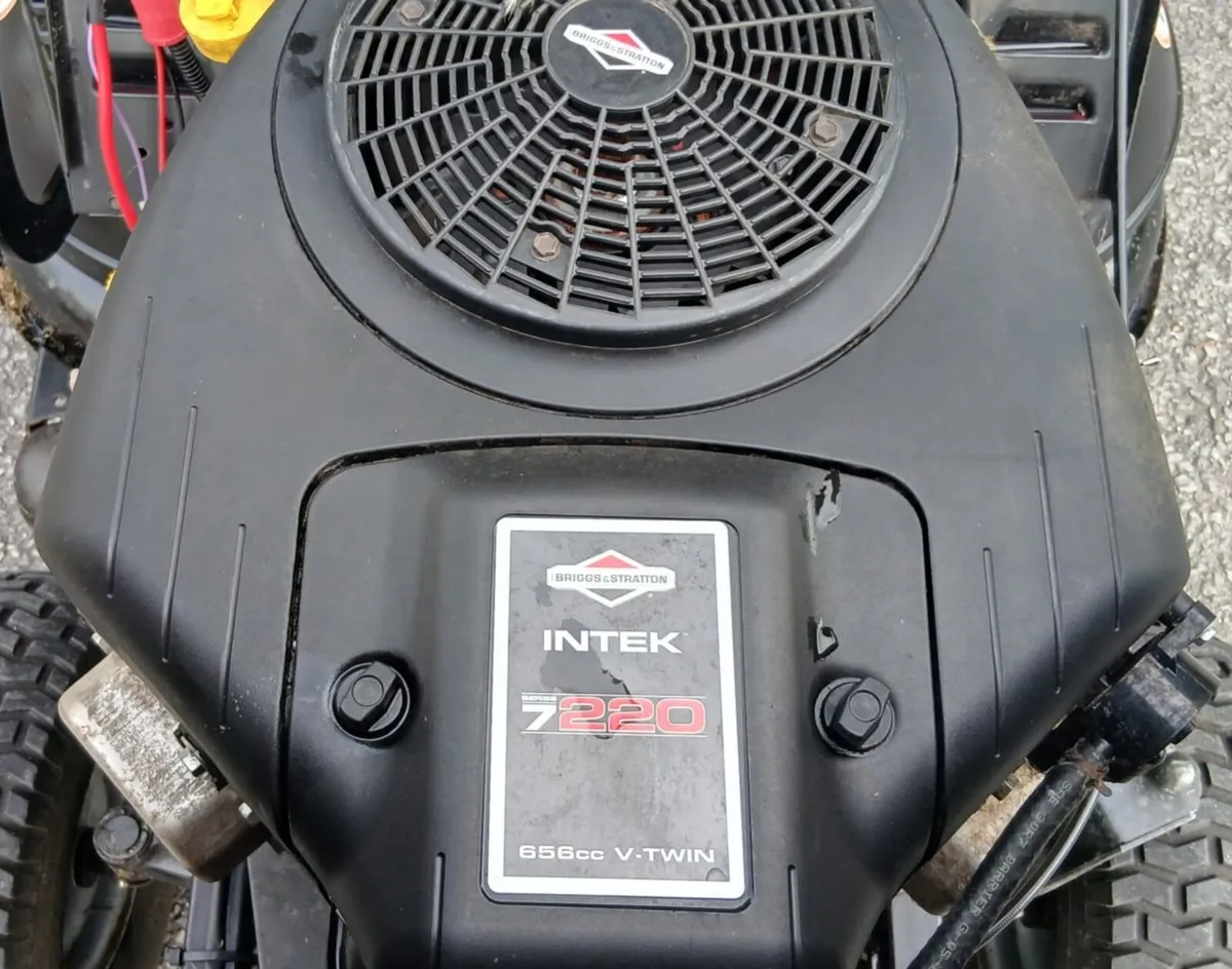 22hp castlegarden ride on lawnmower - Image 1