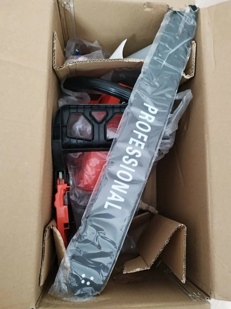 Brand new 
20inch 2-stroke Petrol Chainsaw - Image 3