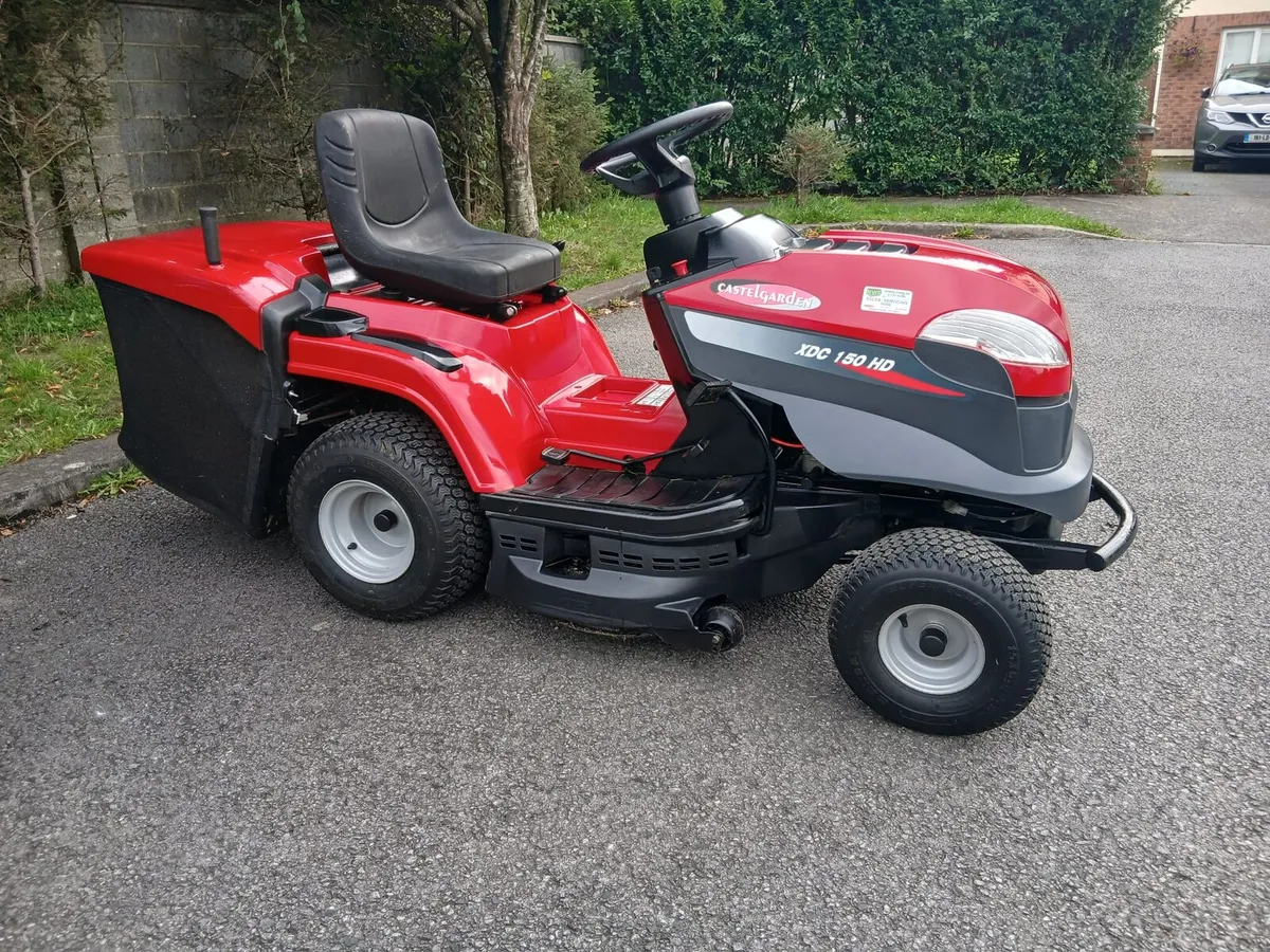 Ride on lawnmower - Image 1