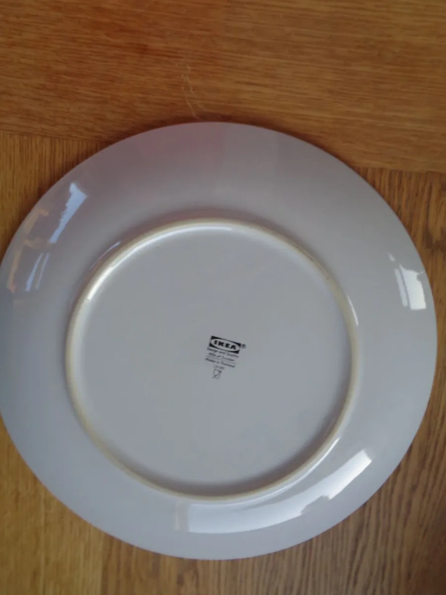 White Dinner Plates x 6 for Sale - Image 3