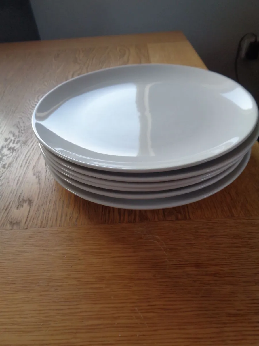 White Dinner Plates x 6 for Sale - Image 1