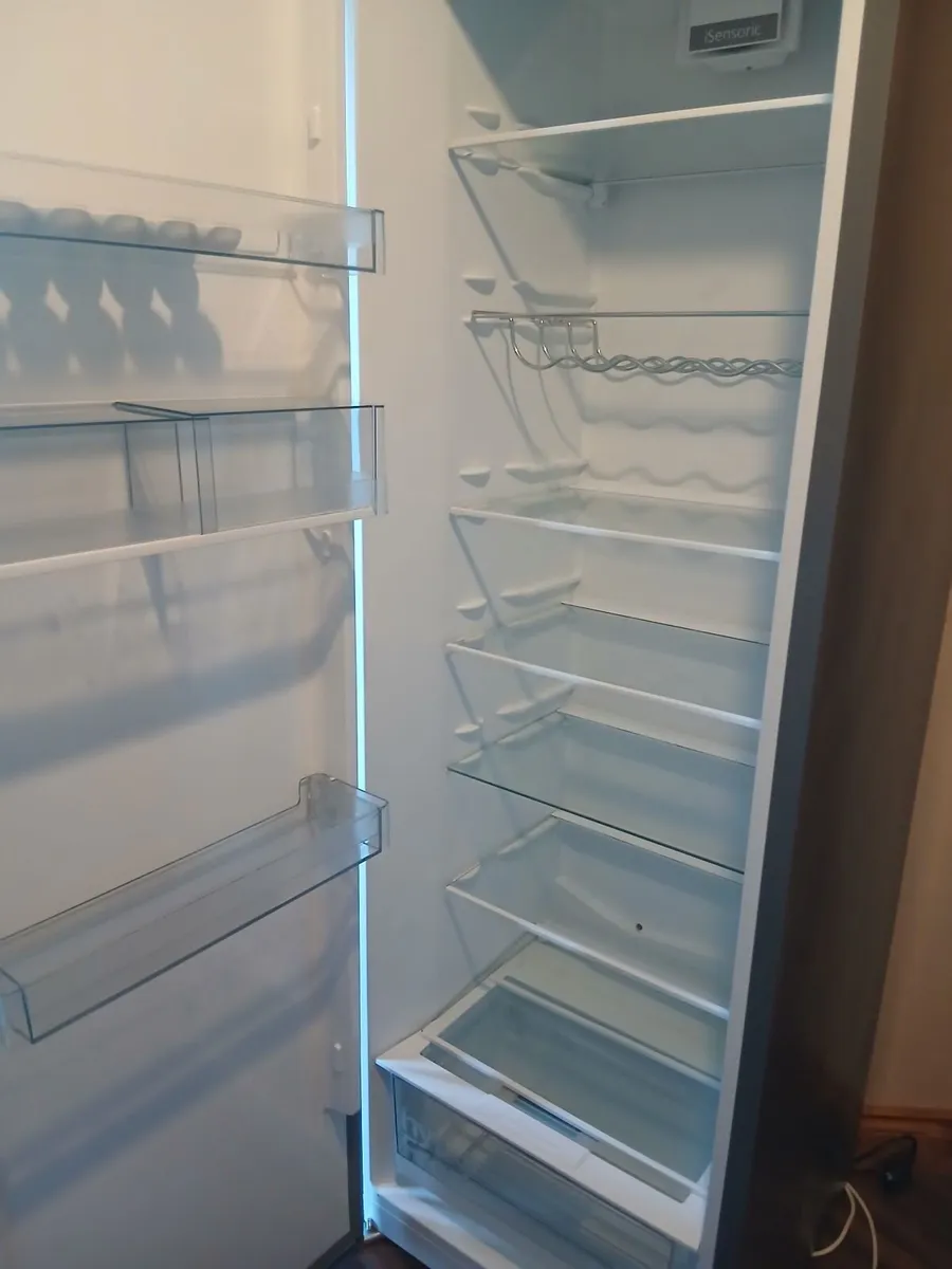 Full size Siemens  Fridge - Image 2