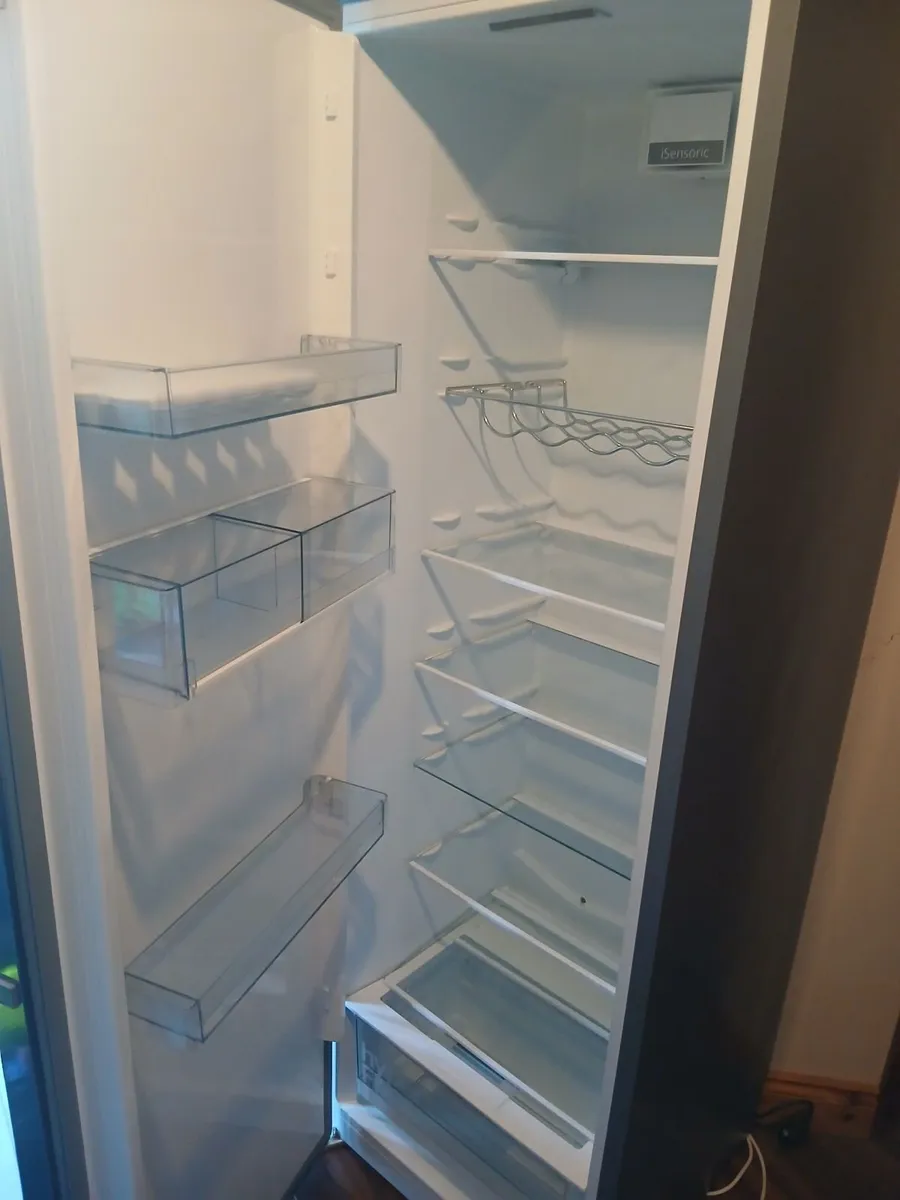 Full size Siemens  Fridge - Image 3