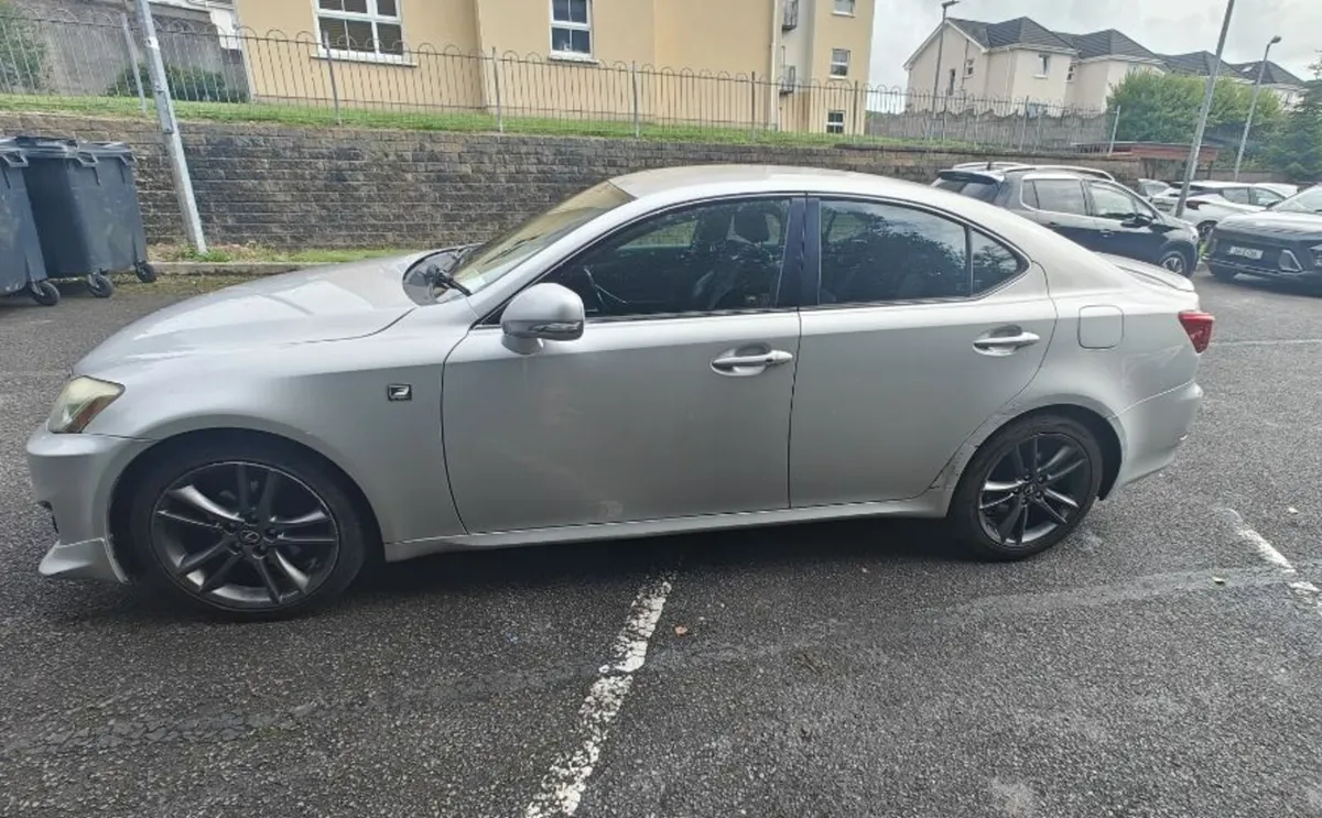 LEXUS IS 200 200D MC2 F-SPORT - Image 3