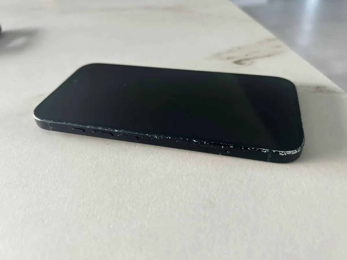 iPhone 16 - with age related scratches - Image 4