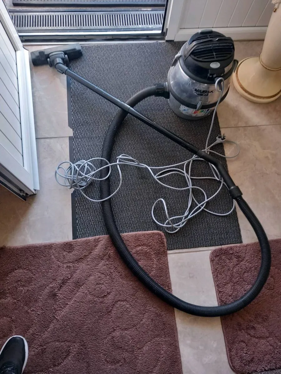 Nilfisk hoover - Image 1