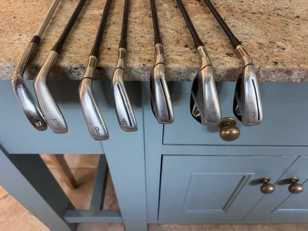 Left handed TaylorMade sim max golf clubs - Image 1