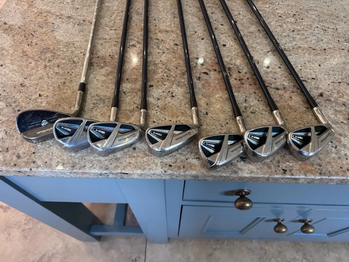 Left handed TaylorMade sim max golf clubs - Image 3