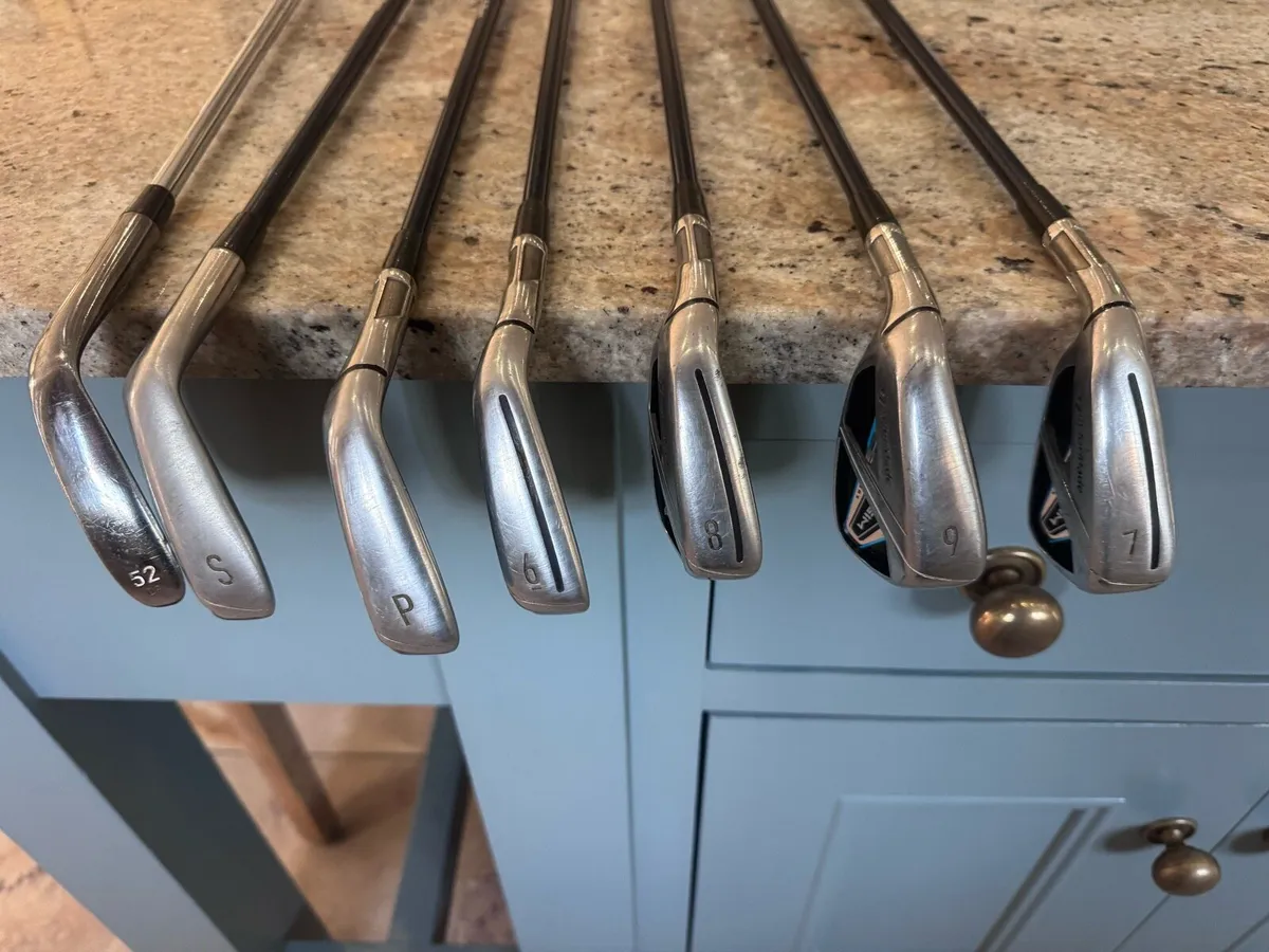 Left handed TaylorMade sim max golf clubs - Image 2