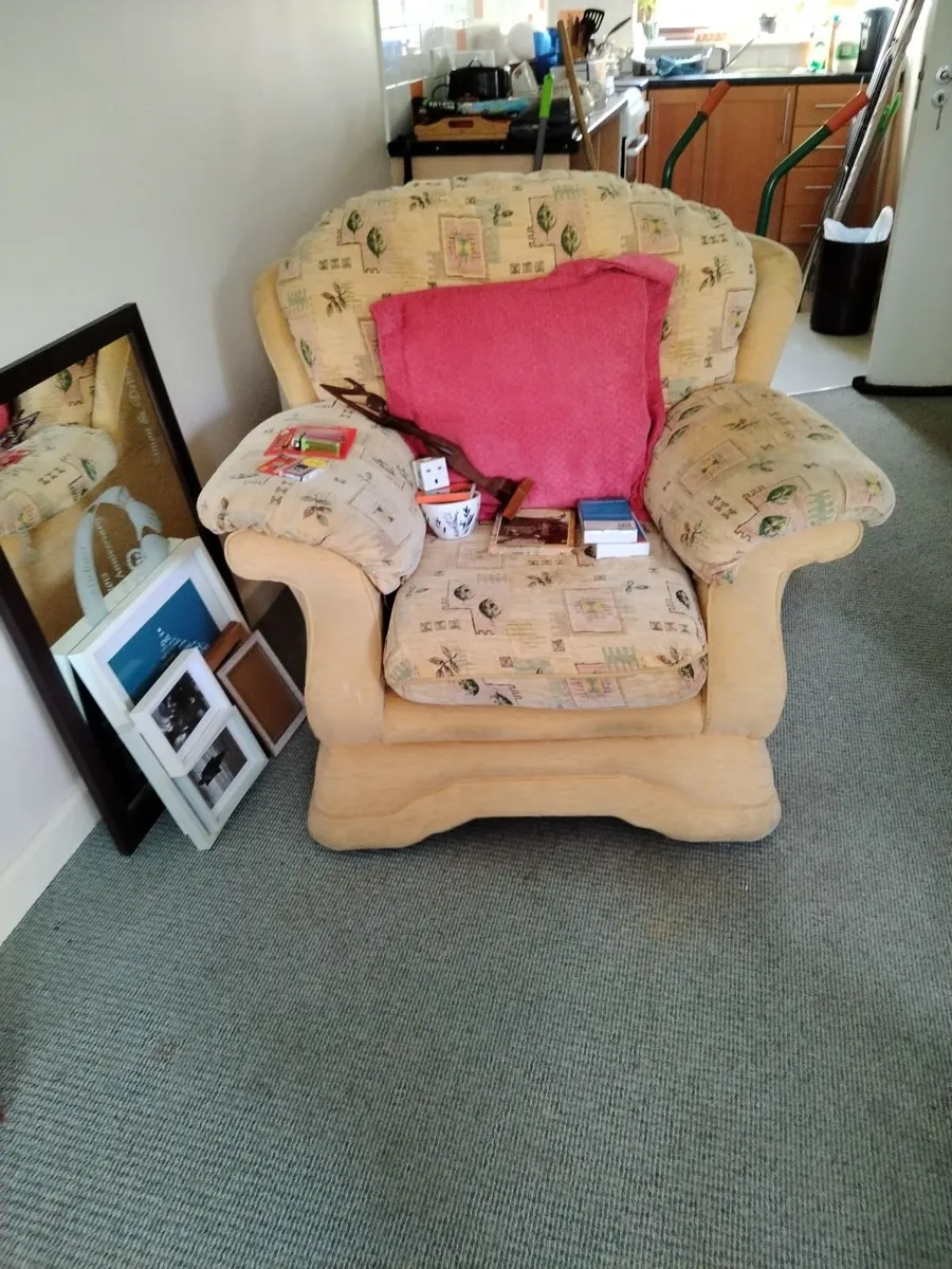 three piece suite - Image 1