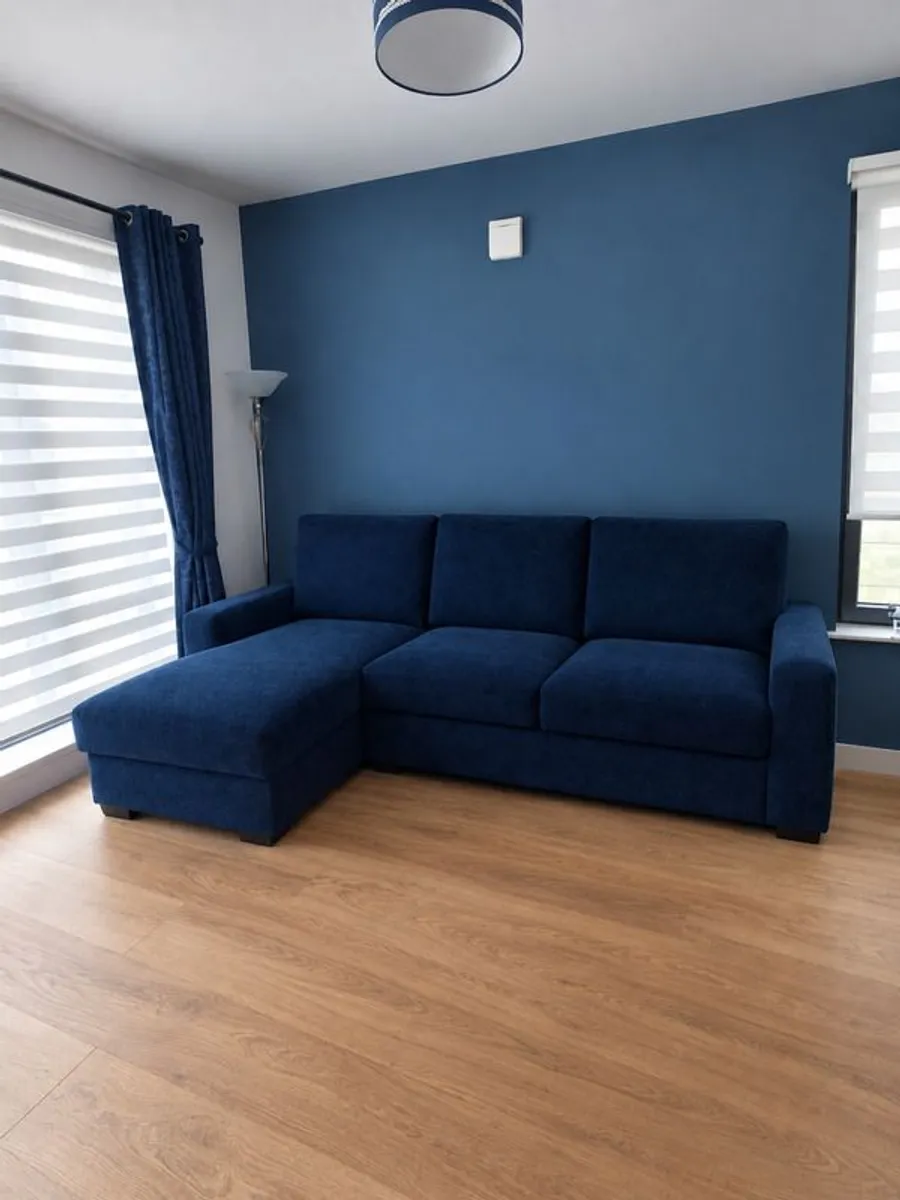 Comfy couch - Image 1