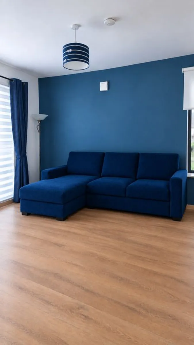 Comfy couch - Image 3