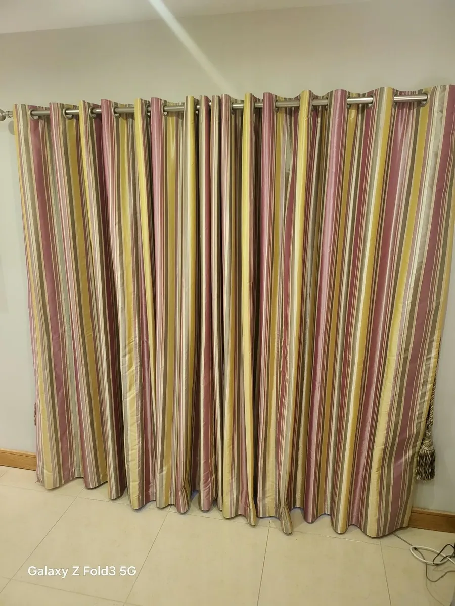 Curtains - Image 2