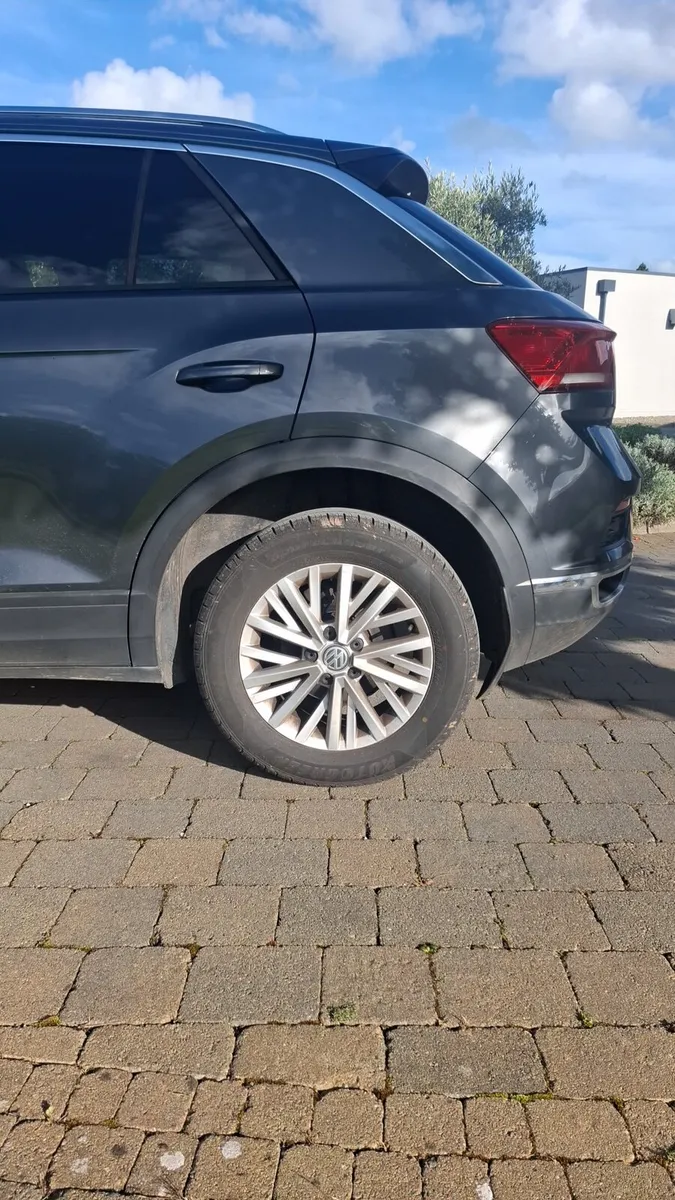 Genuine VW Alloy Wheels 18" with tyres - Image 2