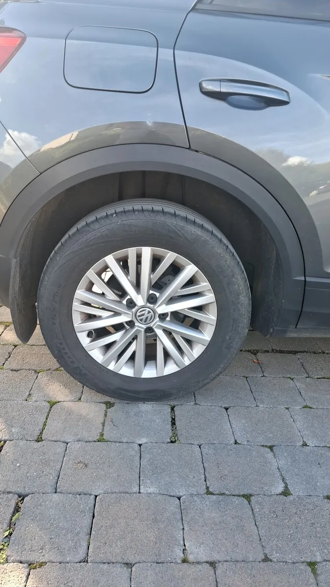 Genuine VW Alloy Wheels 18" with tyres - Image 3