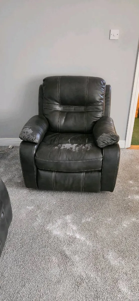 3 seater couch with 2 armchairs - Image 2