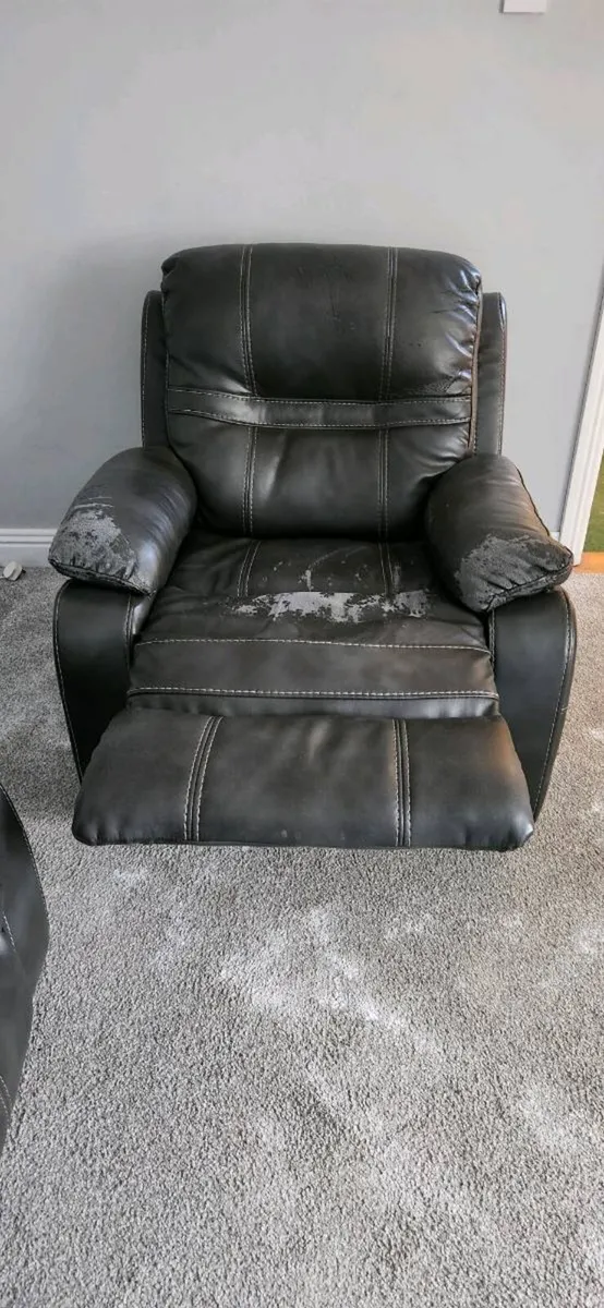 3 seater couch with 2 armchairs - Image 4