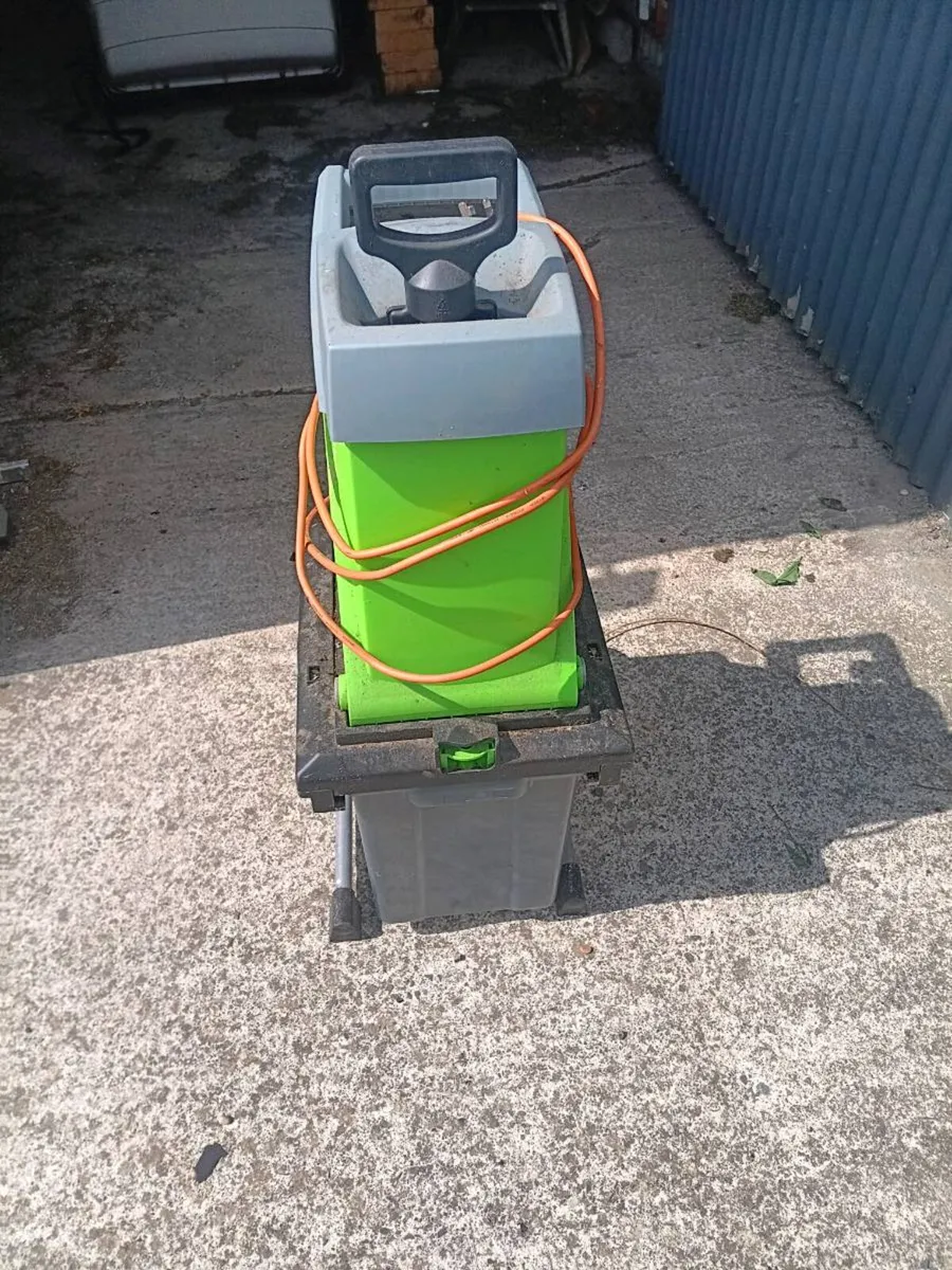 Hedge  shredder - Image 1
