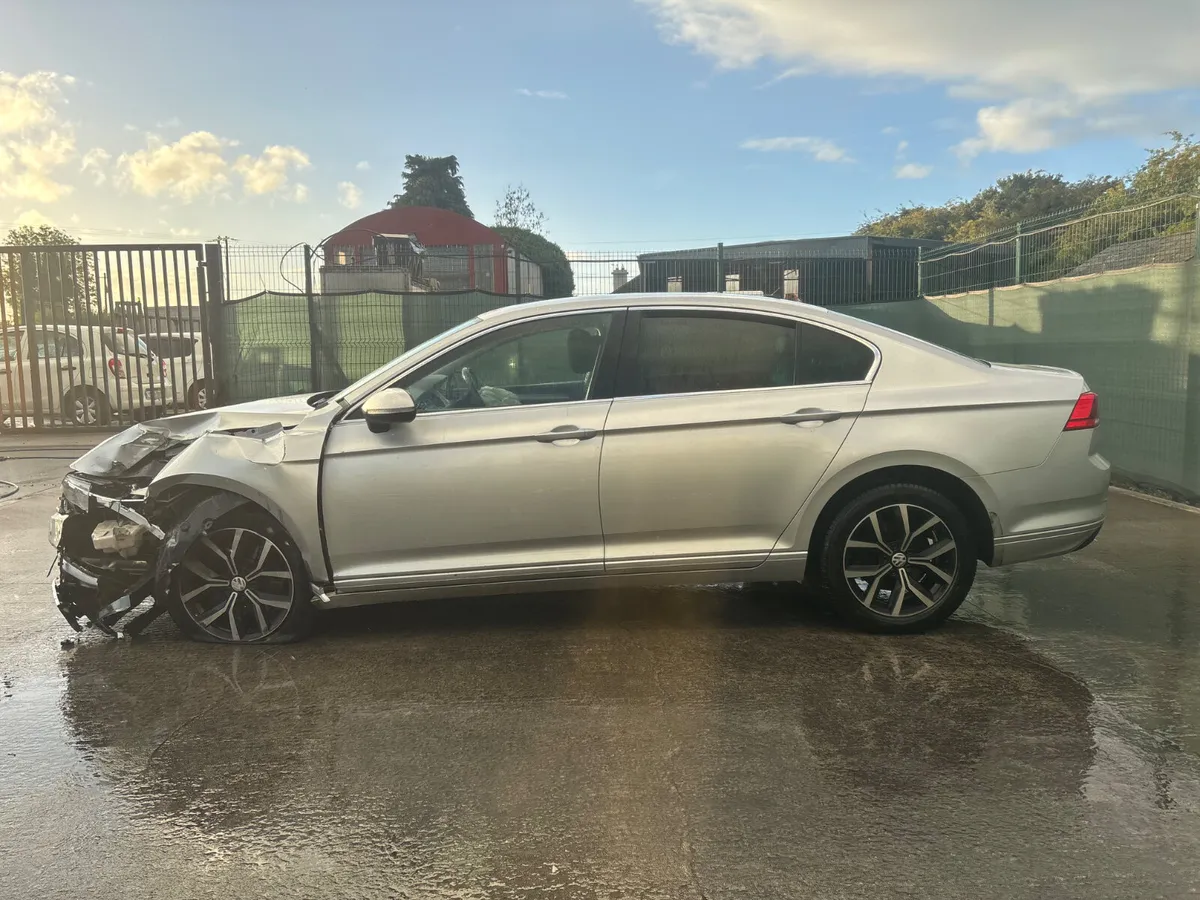 201 VW Passat 2.0 TDi  Full leather - Image 4