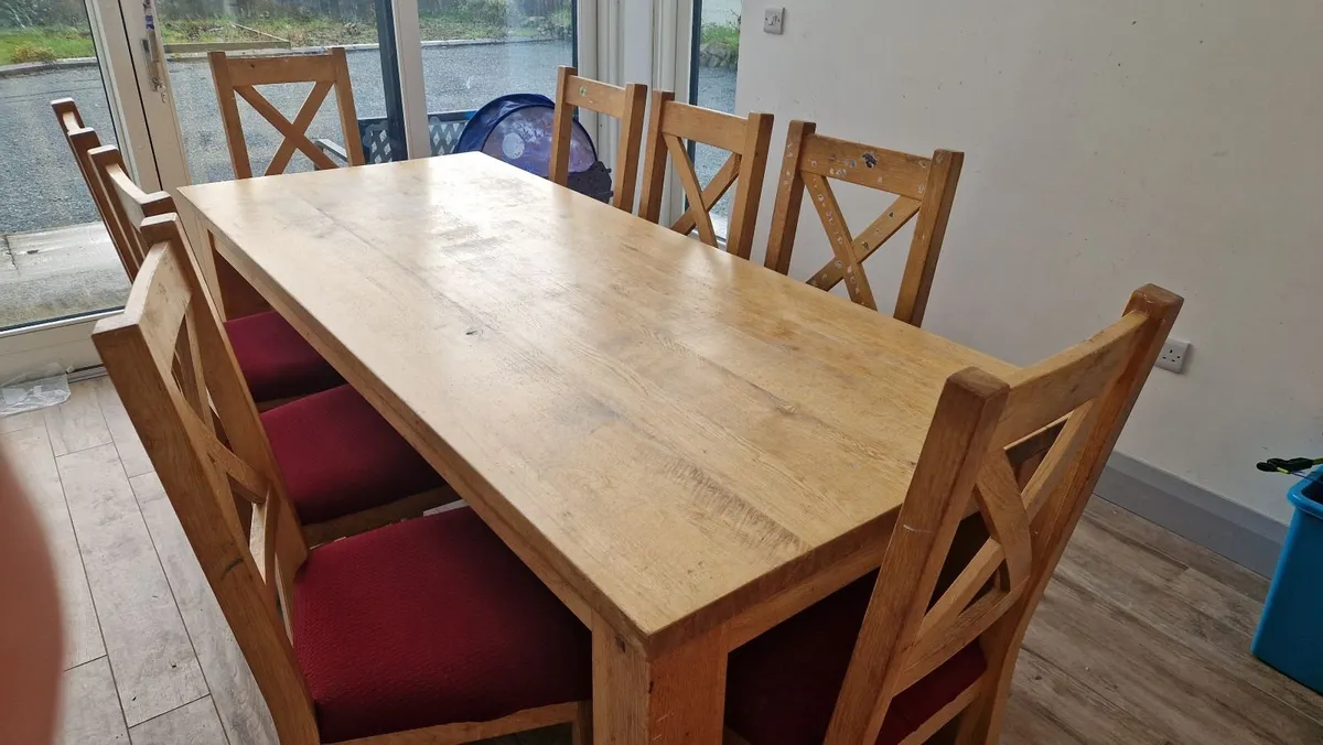 Solid Oak table and 8 chairs - Image 1