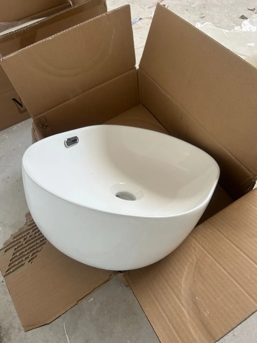 Bathroom sink - Image 2
