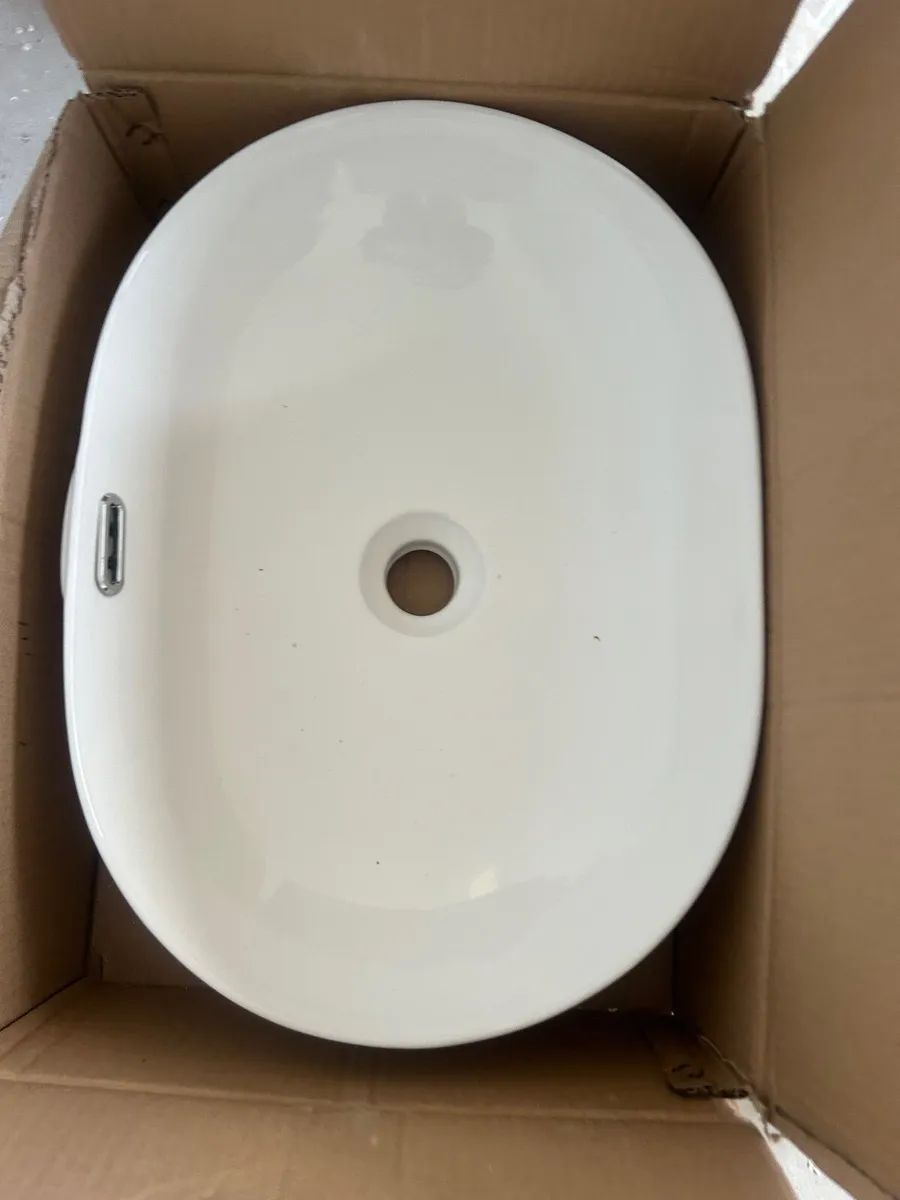 Bathroom sink - Image 1