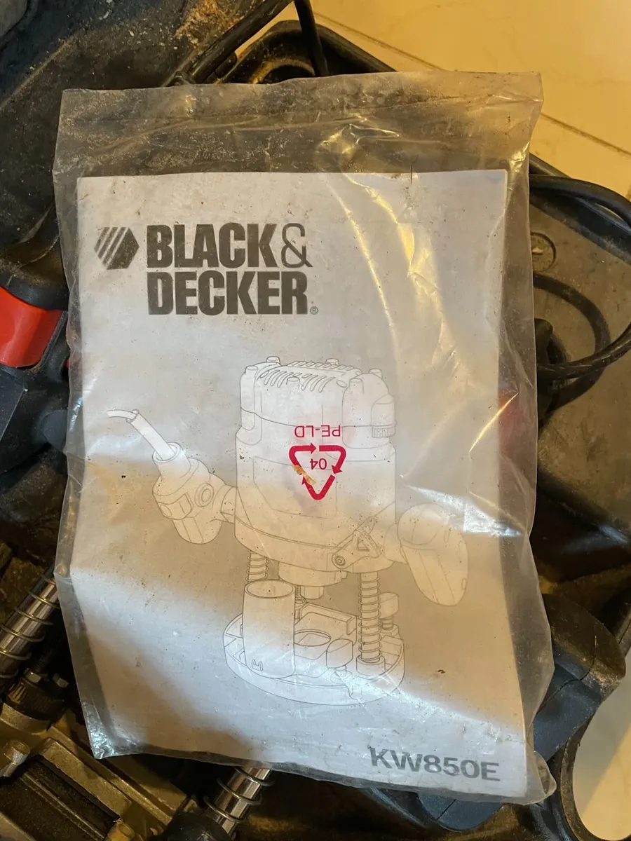 Black & Decker KW850E 1100W power router + BITS - Image 3