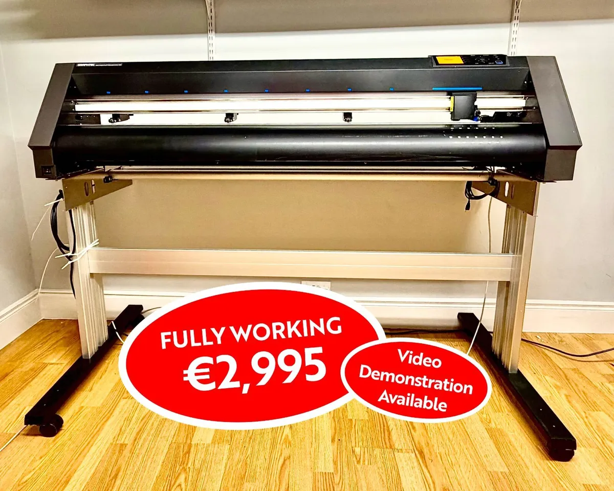 Graphtec CE7000-130 Professional Vinyl Cutter - Image 1