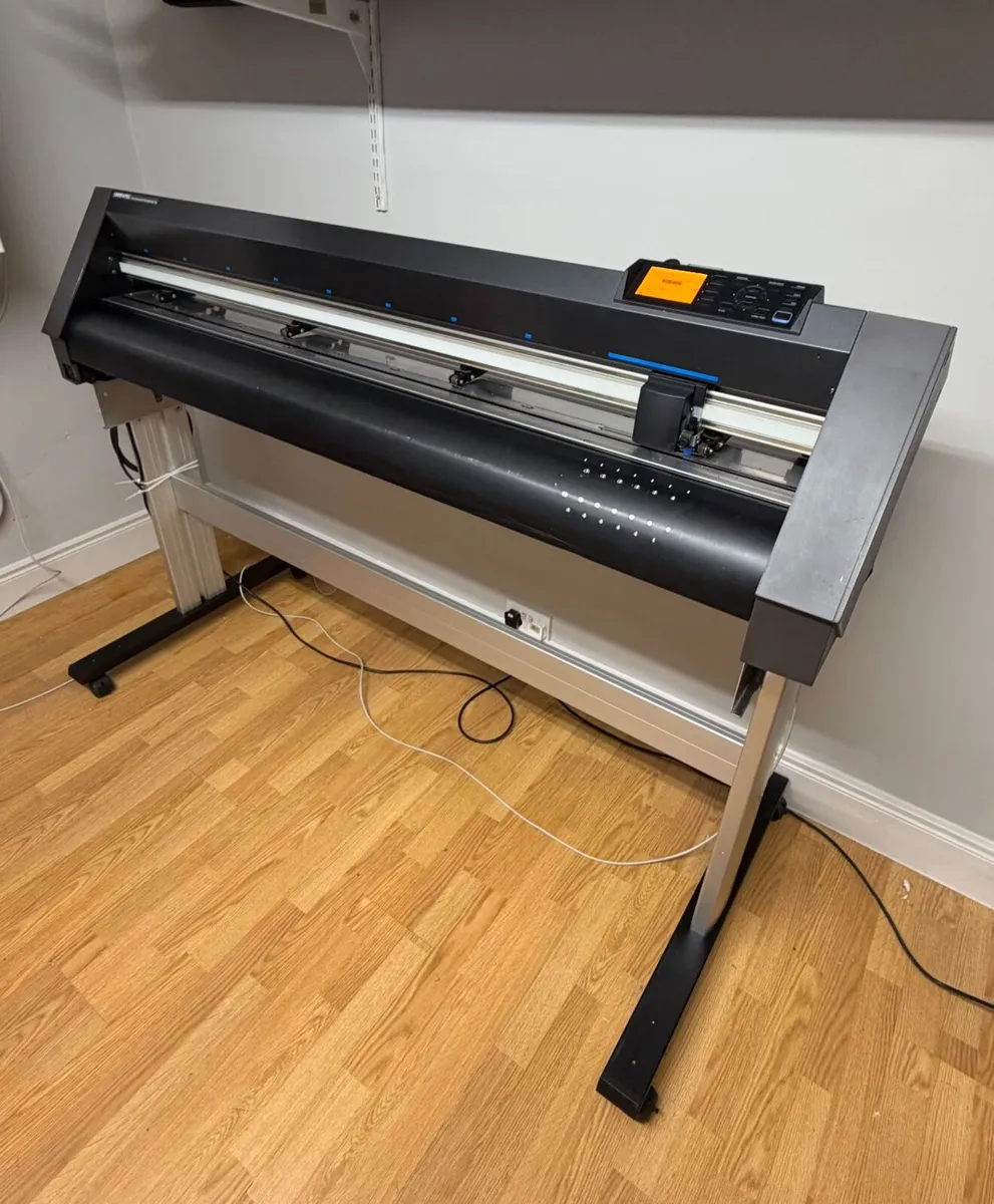 Graphtec CE7000-130 Professional Vinyl Cutter - Image 3