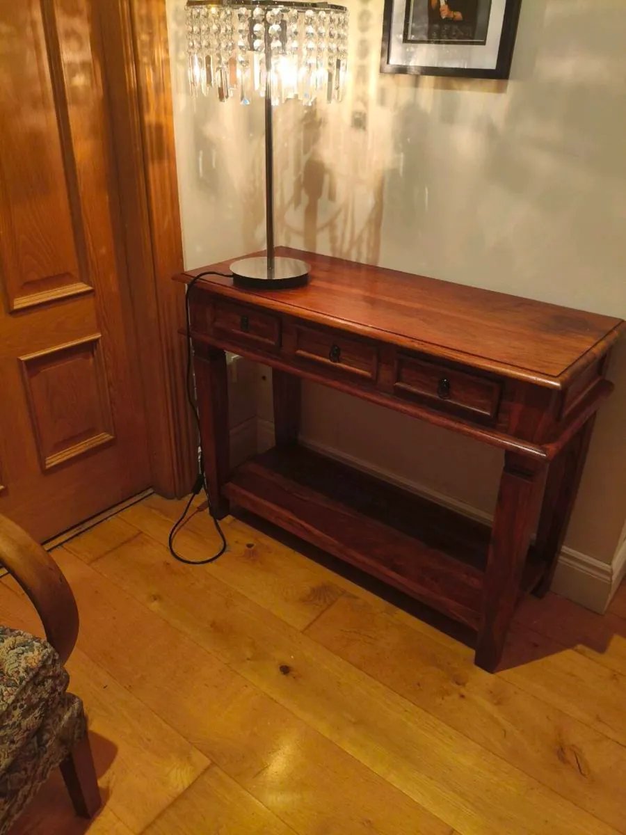 Table and lamp new - Image 1