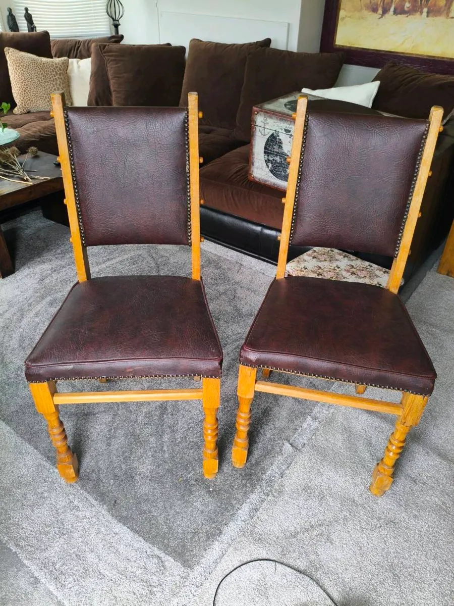 2 chairs great condition 25 for 2 - Image 1