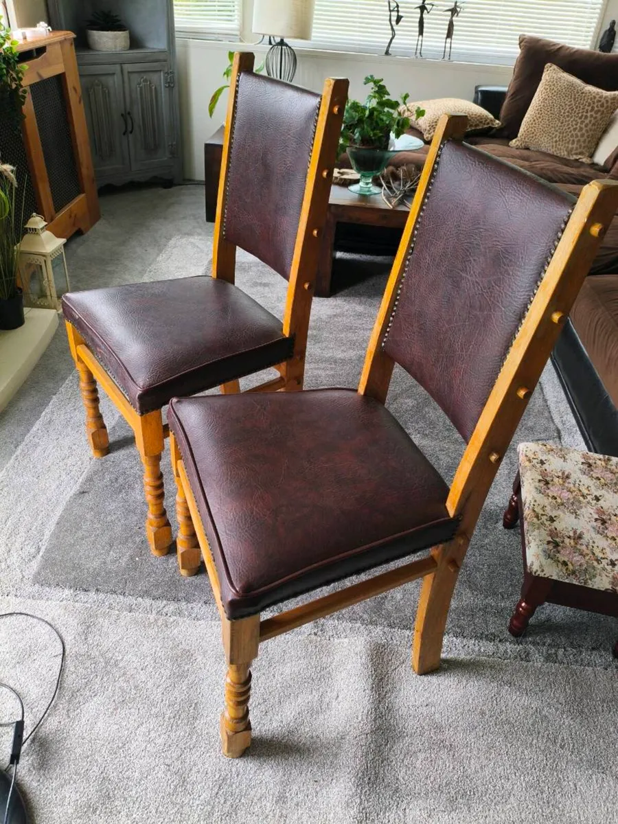 2 chairs great condition 25 for 2 - Image 2