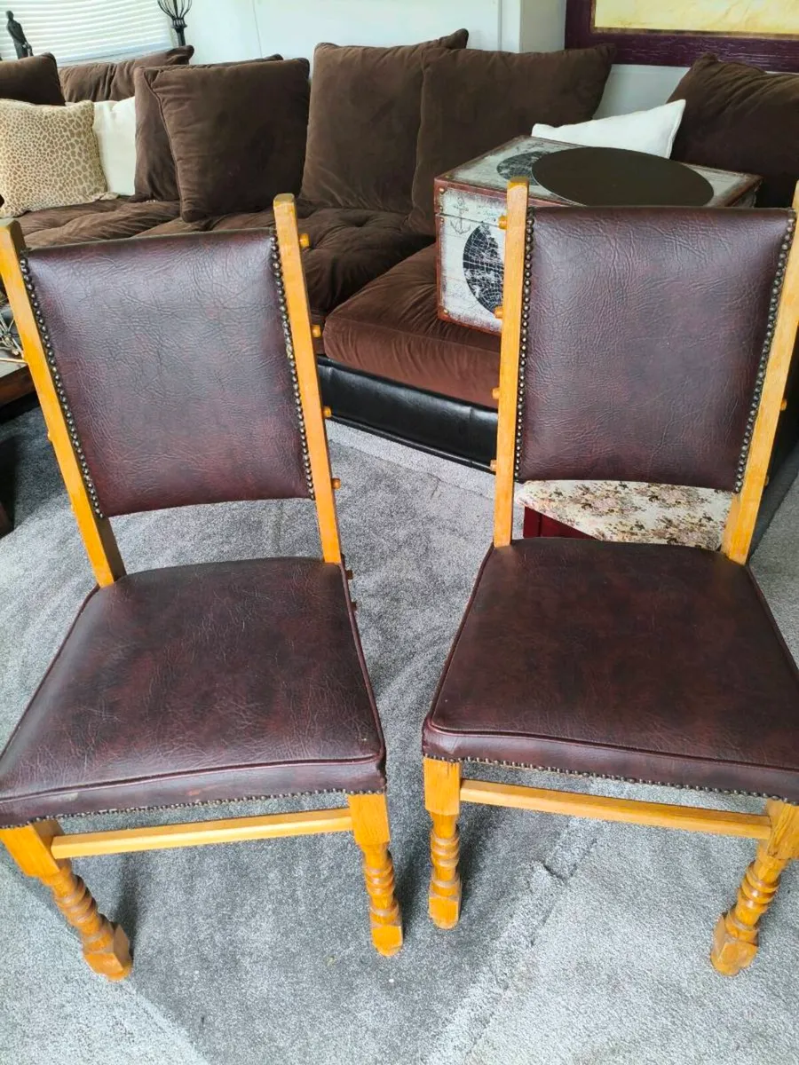 2 chairs great condition 25 for 2 - Image 3