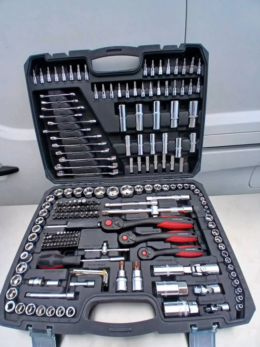 231-PIECE PROFESSIONAL SOCKET SET - Image 1