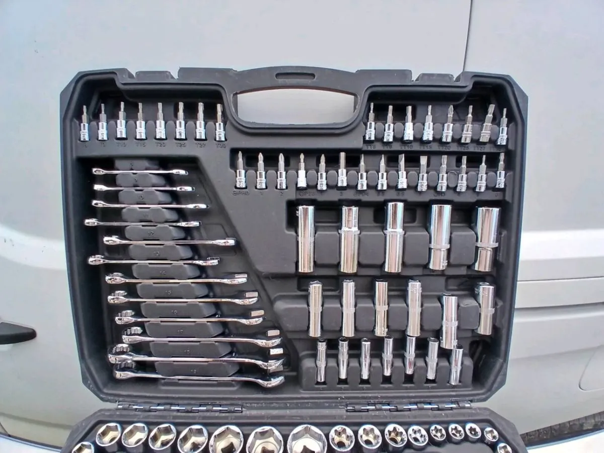 231-PIECE PROFESSIONAL SOCKET SET - Image 3